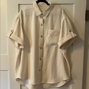 Like New- Aritzia Crepe Button Down